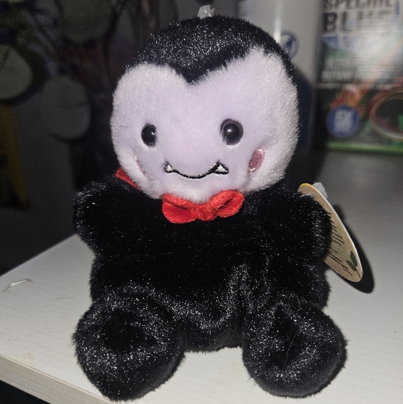 Palm Pals Other - NWT Viktor Vampire 🧛‍♂️ Palm Pals Halloween Holiday 5" Plush